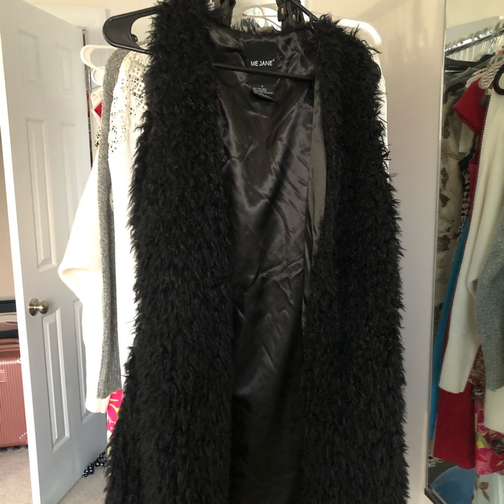 Black fuzzy vest 🖤